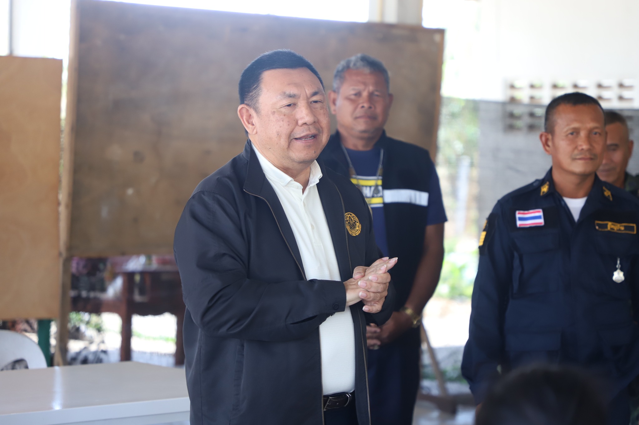 title - เลขาฯ ส.ป.ก. รุดให้กำลังใจพี่น้องเกษตรกรในเขตปฏิรูปที่ดินพื้นที่ชายแดนอุบลฯ ใกล้จุดสู้รบเพียง 7 กม.